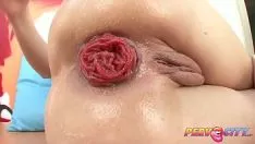 Jouer Si scopa una puttana sexy con forza nella vagina come gli piace farlo