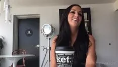 Reproduzir Filmes pornô com romance amador que fode na hora do café da manhã