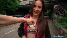 Reproduzir Duas irmãs mulatas lambem suas vaginas rosadas e têm orgasmos