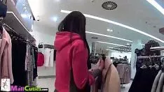 Reproduzir Veja como as garotas experimentam roupas e transam no shopping