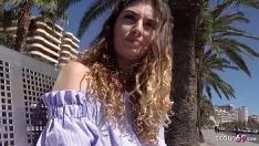 Reproduzir Enganada que ela vai estrelar filmes pornôs se for fodida por 50 euros