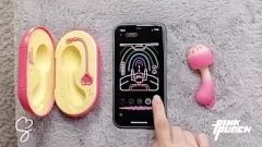 تشغيل النشوة الجنسية الشديدة لسارة سو مع PinkPunch Sunset Mushroom Vibrator