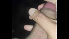 Memoxxx1 acariciando seu pau monstro para sua namorada