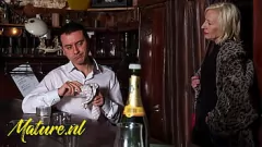 Redare Seducția matură a lui Charly Sparks cu barul anal dur