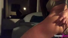 Redare Pornstarul Busty Rahyndee James în ședință de cameră de hotel Solo Las Vegas