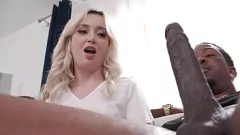 Jouer Lexi Lore e Slim Poke in un incontro anale interrazziale hardcore