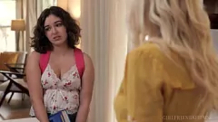 Redare Sirena senină curbă și tânără lena lovings in pasionat lesbian întâlnire