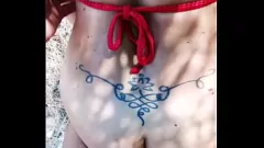 Redare Soție matură fierbinte în vacanța pe plajă care caută cocoș pentru a suge și a lua o încărcătură mare