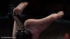 Jouer Lydia Black: restrizione estrema e cazzo hardcore in BDSM Dungeon