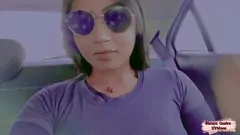 Jouer Calda amatoriale si masturba in modo seducente in Uber mentre va al lavoro